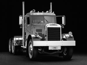 Freightliner Conventional 1942 года